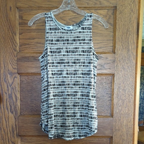 Old Navy Tops - Old Navy Flowy Abstract Black And White Print Sleeveless Tank Size Women's XS